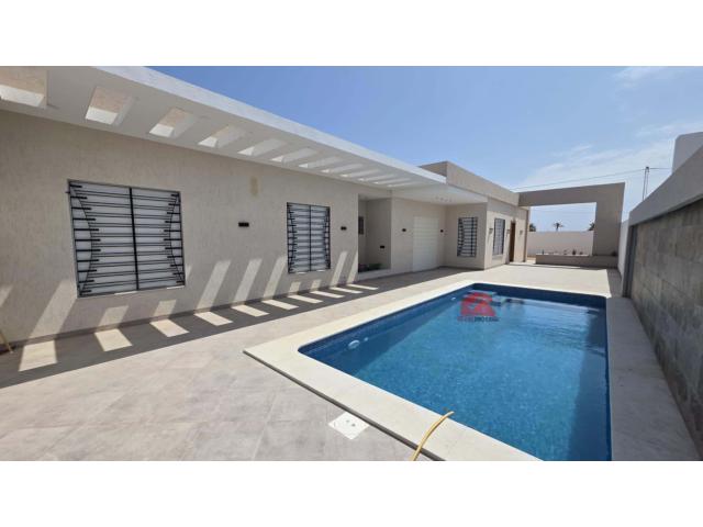 VILLA DE PLAIN-PIED AVEC PISCINE À HOUMT SOUK DJERBA ZA - RÉF V705