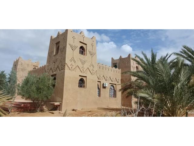 VILLA KASBAH 500 m2 SUR 3 HA RECENTE ERFOUD