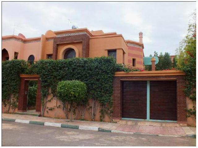 VILLA MEUBLÉ  DE 450 M² AVEC PISCINE