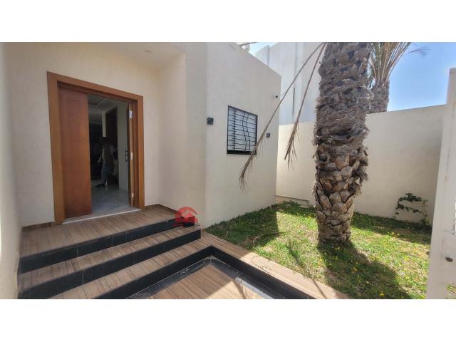 VILLA MEUBLÉE À VENDRE EN ZONE TOURISTIQUE DJERBA