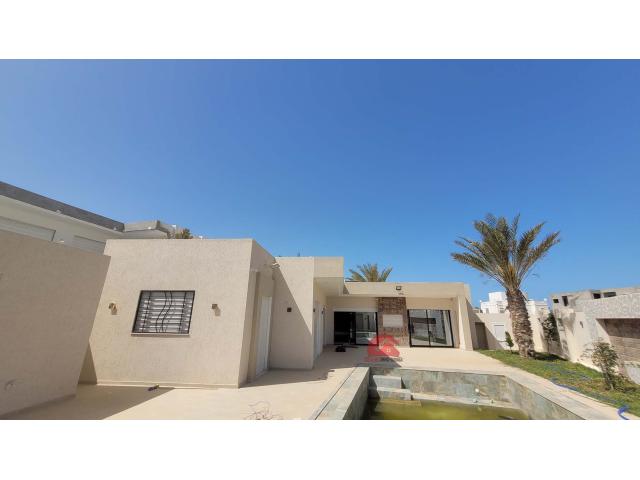 VILLA MEUBLÉE  EN ZONE TOURISTIQUE DJERBA ZT - RÉF V701