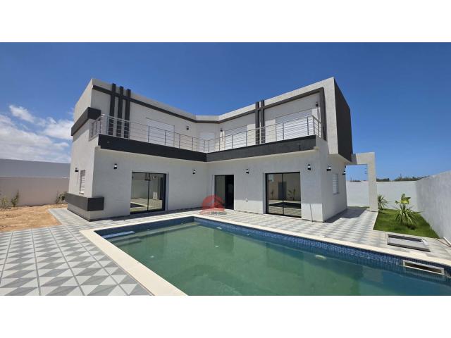 VILLA NEUVE AVEC PISCINE - TITRE BLEU - TEZDAINE DJERBA ZA - RÉF V714