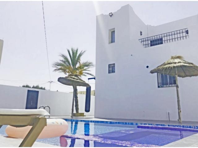 Villa S+3 avec piscine à vendre Djerba