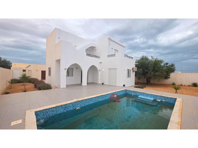 VILLA SANS MEUBLES À HOUMT SOUK DJERBA - RÉF L767