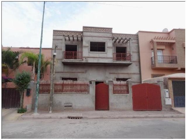 Villa semi-finie de 9 pièces située à Targa