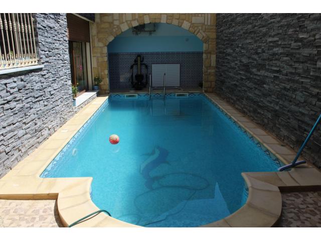 Villa style américain avec piscine + un appartement.