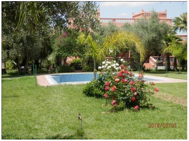 villa sur 5000m avc un beau jardin et piscine