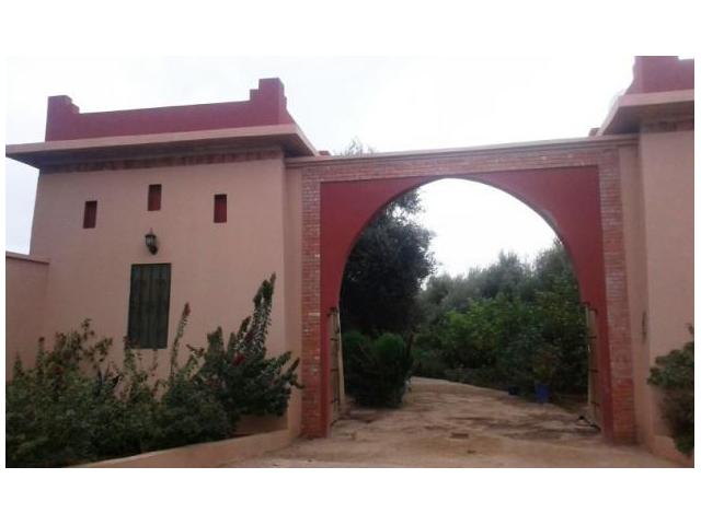 VILLA SUR LA ROUTE DE FES