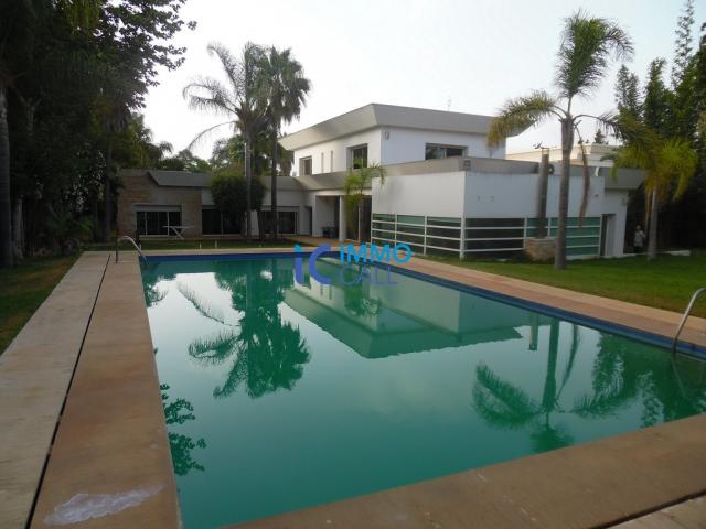 Photo Villa très haut gamme de 2000 m² en location située au Souissi-Rabat image 1/6