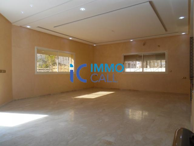 Villa usage bureau en location située à Hay Riad