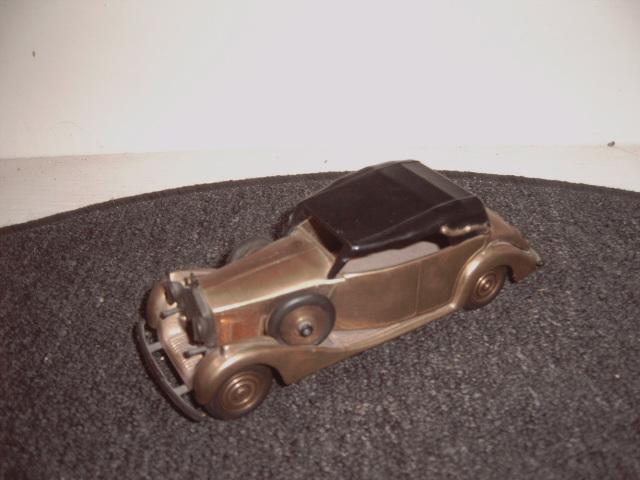 voiture roll royce phantom de 1939 mesure 20 cm sur 6.5 cm faire   prix