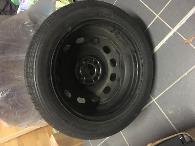Photo 4 nouveaux pneus hivers+ 1nouveau pneu avec jante en tôle image 2/6