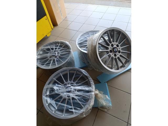 Photo 4x Jantes 18" BMW d'origine Style 32 *Comme Neuves* image 2/3