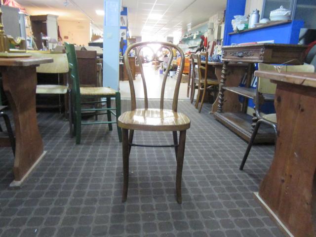 Photo 6 chaises bistrot style Thonet image 2/3