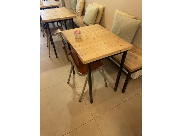 Photo 6 Tables horeca en bois et pieds en acier image 2/3