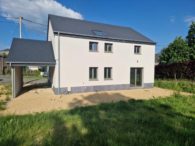 Photo 6830 Les Hayons : nouvelle construction, maison 4 faç, 3 chambres. image 2/6