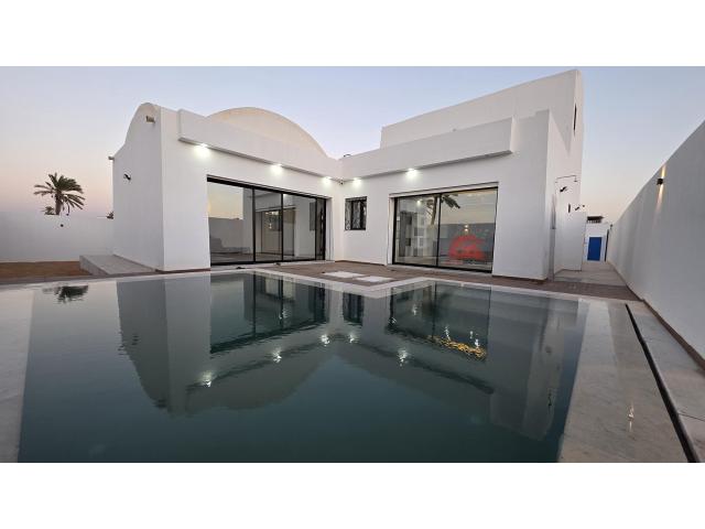 Photo A VENDRE À DJERBA MIDOUN - VILLA AVEC PISCINE ZU - RÉF V683 image 2/6