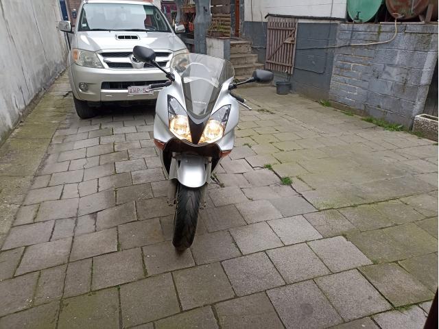 Photo A vendre moto Honda VFR 800 v tec image 2/5