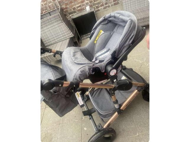 Photo A vendre poussette 3/1 toute neuve image 2/3