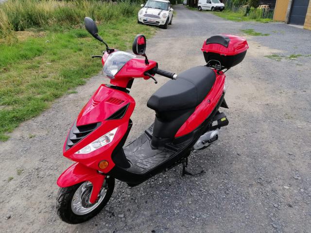 Photo A vendre scooter 50cc peu de km image 2/4