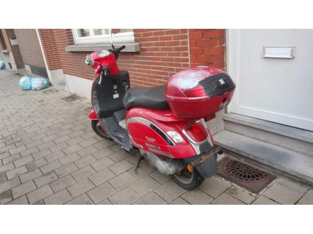 Photo A vendre scooter Razzo Venice Capri, 50cc, 45km/h image 2/3