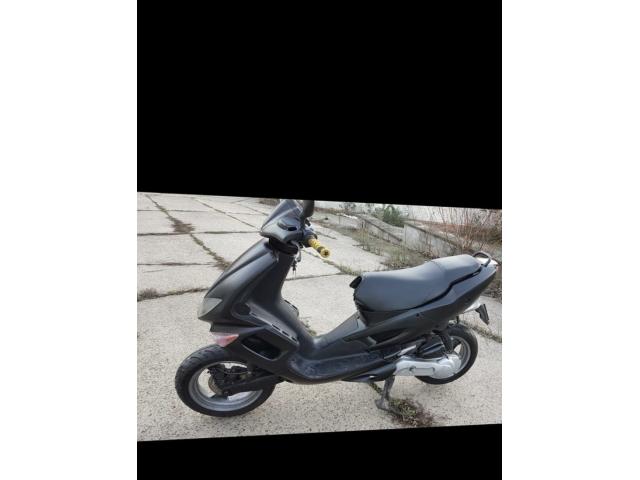 Photo À vendre scooteur Peugeot Anne 2000 il 8000.prix 300euro image 2/4