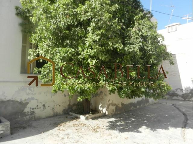 Photo A VENDRE une veille maison bien placée A AKOUDA image 2/5