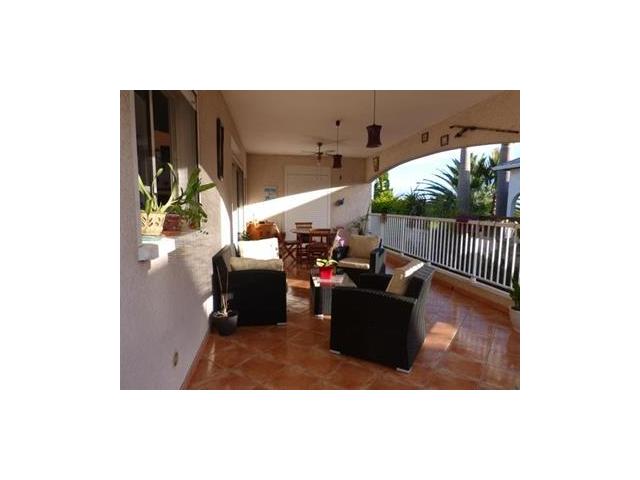 Photo Agréable maison F4 de plain-pied avec jardin et jacuzzi image 2/3