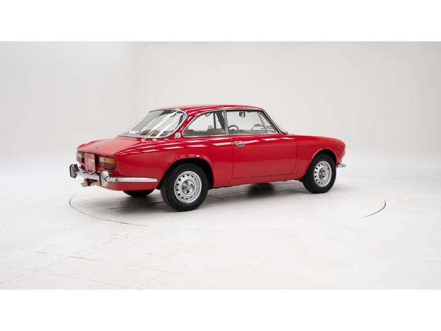 Photo Alfa Romeo 2000 GT Veloce '74 CH23344 image 2/6
