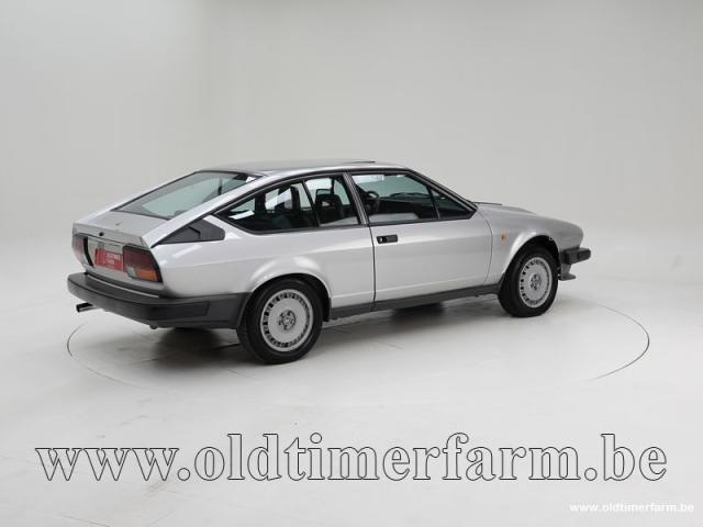 Photo Alfa Romeo GTV 6 '82 CH8568 image 2/6