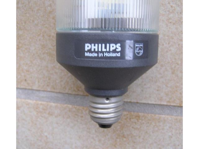 Photo Ancienne ampoule basse consommation pour collection image 2/3