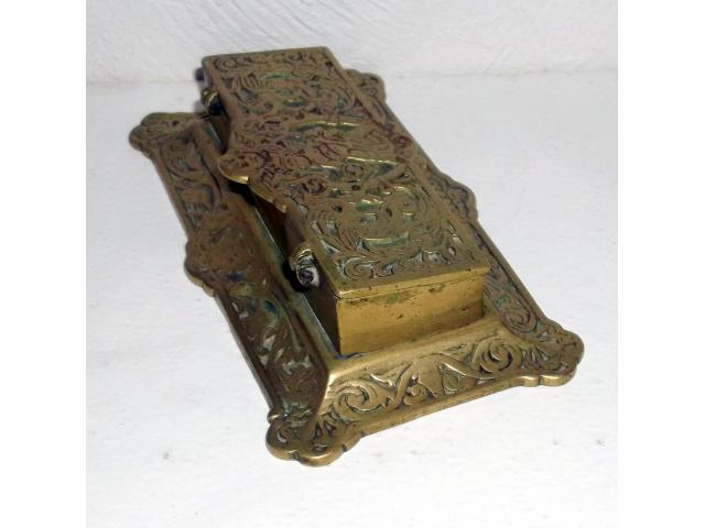Photo ancienne boite à timbres bronze cuive laiton. image 2/5