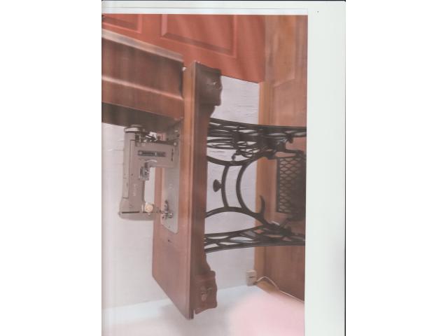 Photo ANCIENNE MACHINE A COUDRE image 2/2
