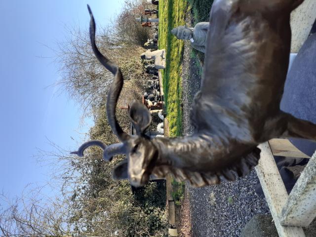 Photo ANTILOPE(le grand koudou)en bronze signé sur socle en marbre image 2/6