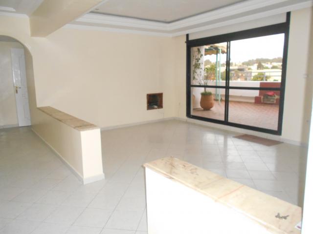 Photo Appartement avec belle terrasse en location à Rabat AGdal image 2/6