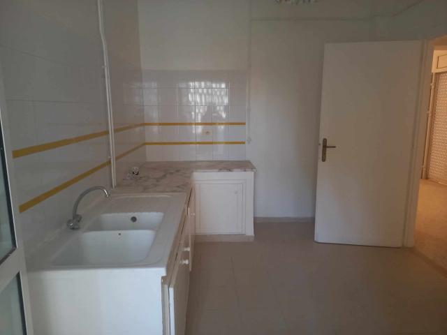 Photo Appartement Spacieux de 3 Chambres avec Salon à Louer - Votre Oasis de Confort Urbain ! image 2/6