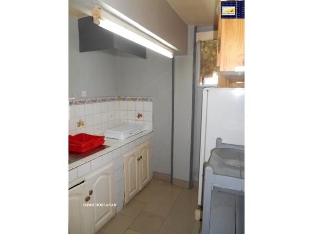 Photo APPARTEMENT T2 MEUBLE A LOUER A AMBOHIJATOVO Réf:LAM301100515 image 2/2