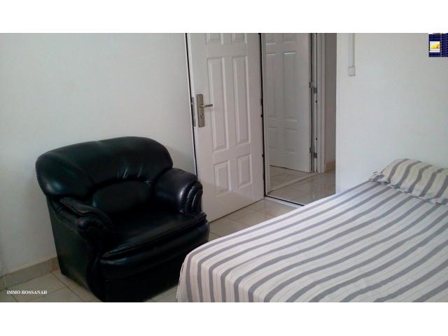 Photo APPARTEMENT T3 MEUBLE A LOUER A ANKADIVATO Réf: LAM 201987 image 2/5