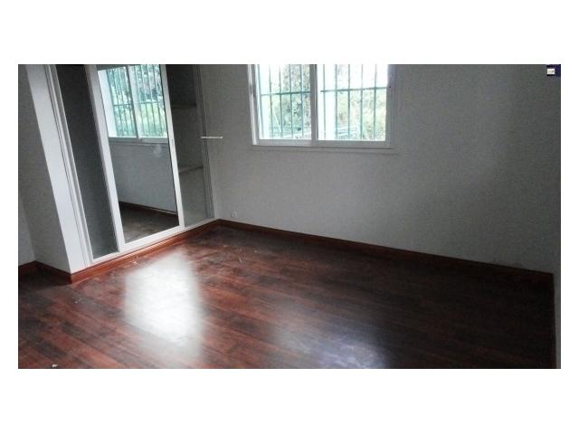 Photo APPARTEMENT T4 DE HAUT STANDING A LOUER A ANALAMAHINTSY Réf:LAM301100269 image 2/3
