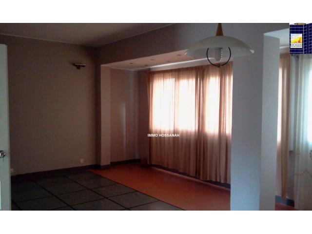Photo APPARTEMENT T5 CONFORT A LOUER A ANKADIVATO Réf:LA70155 image 2/3