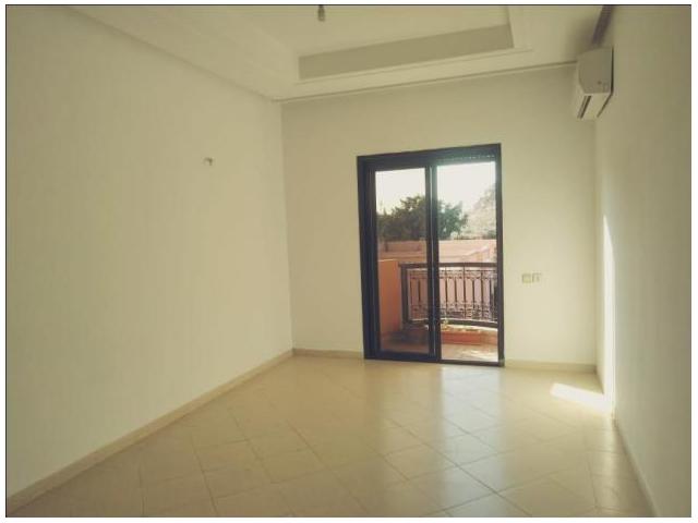 Photo appartement vide d une superficie de 80 m² proximité du lycée Victor Hug image 2/6