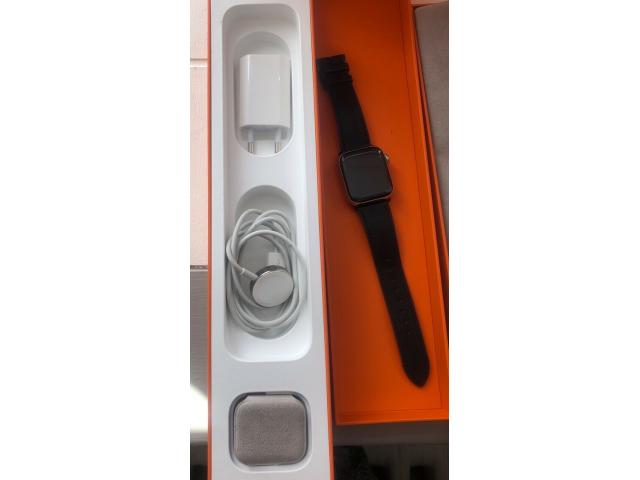 Photo Apple Watch 4 40mm Hermes - Excellent état (GPS et cellulaire) image 2/6