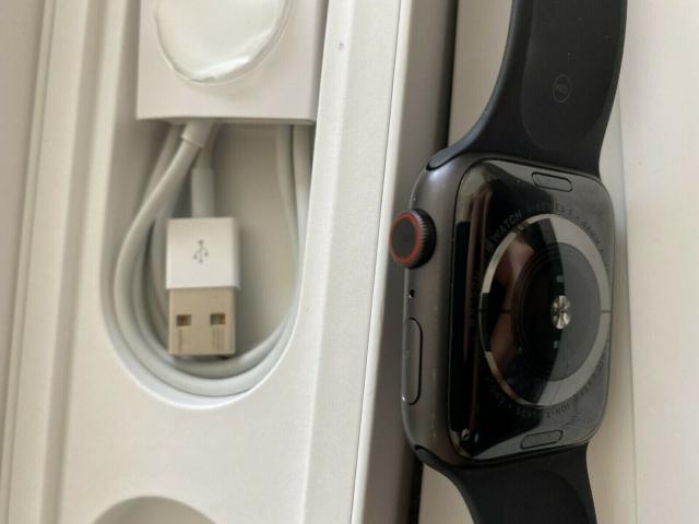 Photo Apple Watch série 5 /44mm image 2/2
