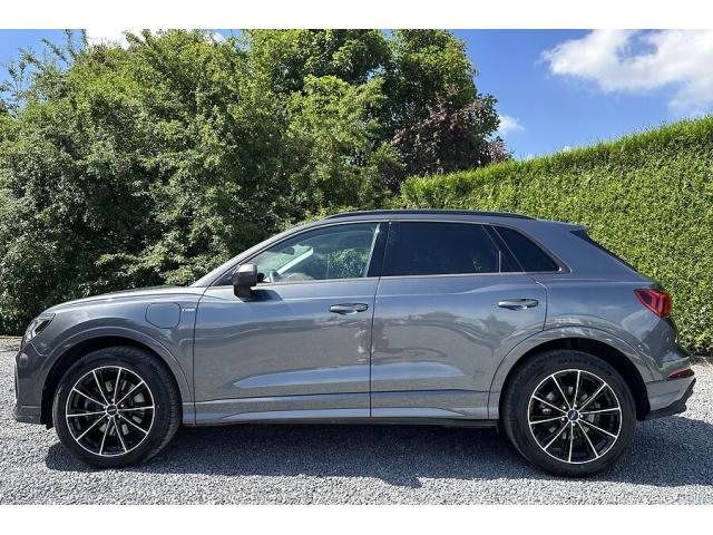 Photo Audi Q3 45TFSi e E-tron PHEV S-Line Aut. - 11 2022 image 2/6