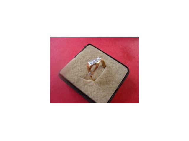 Photo Bague en forme de main pour fiancaillees image 2/2