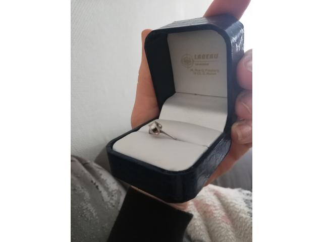 Photo Bague solitaire sur or blanc 18 carats image 2/5