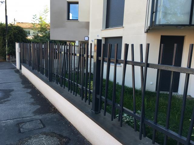 Photo Barreaudage et portail déstructuré image 2/5
