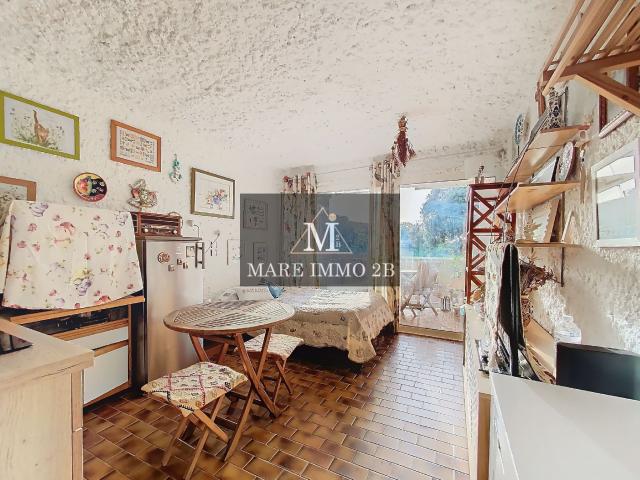 Photo Beau Studio avec terrasse et vue Dégagée image 2/5