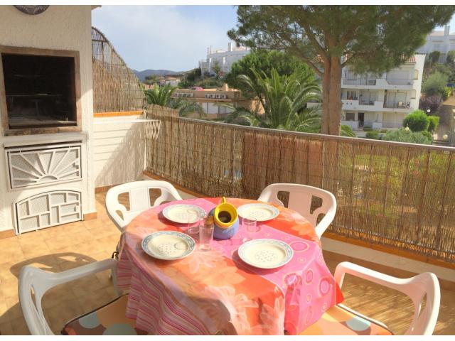 Photo Bel appartement a Puig Rom avec parking et piscine communautaires image 2/6