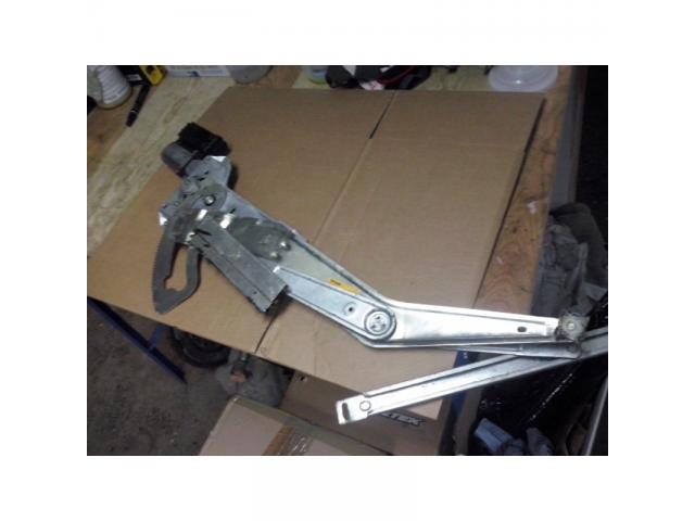 Photo Béziers  piecse auto   lève vitre  opel  corsa   b  ou  c      OPEL  corsa   b.  ou c  .  2 porte ou image 2/5
